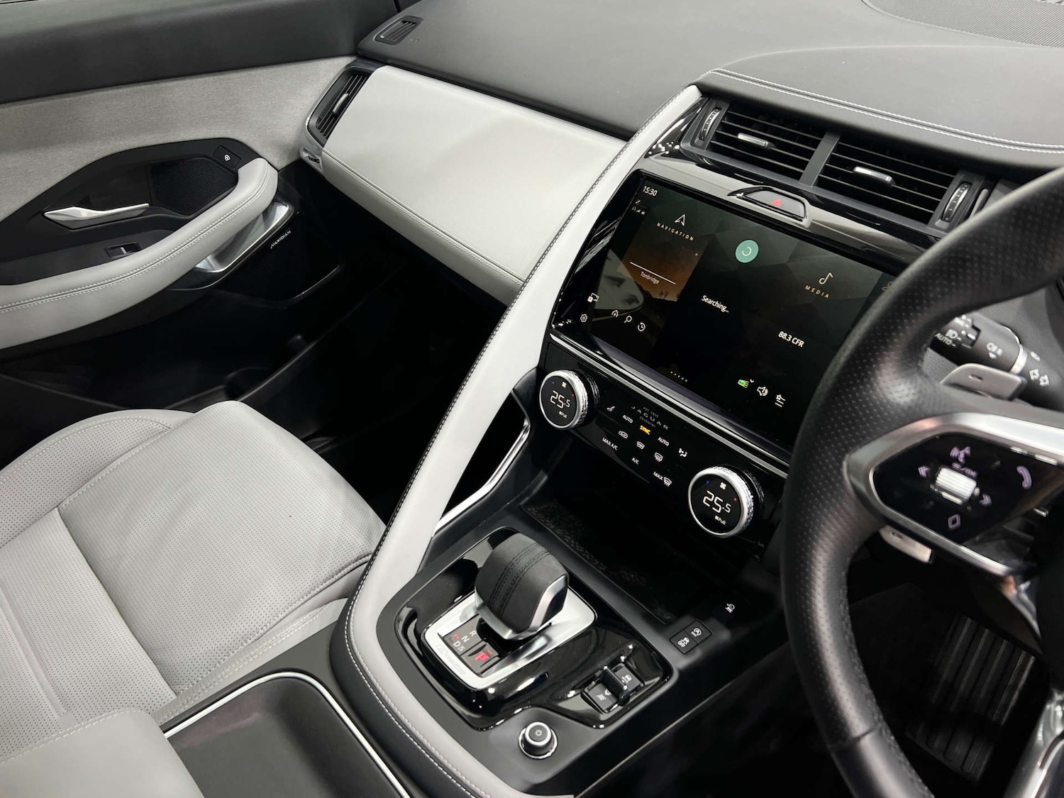 Used Jaguar E-Pace 2022 for sale - 76232952: Photo 39