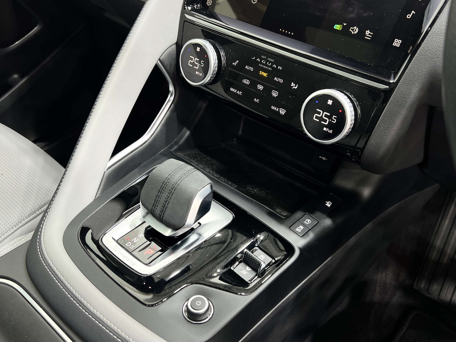 Used Jaguar E-Pace 2022 for sale - 76232952: Photo 40