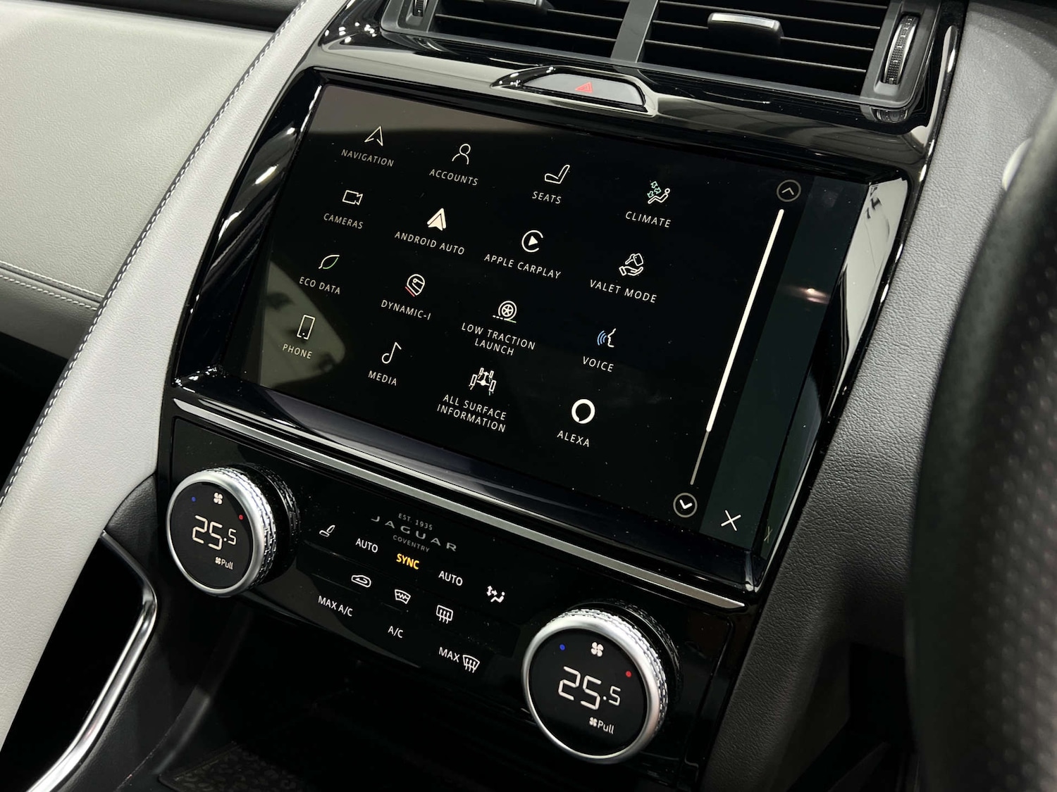 Used Jaguar E-Pace 2022 for sale - 76232952: Photo 46