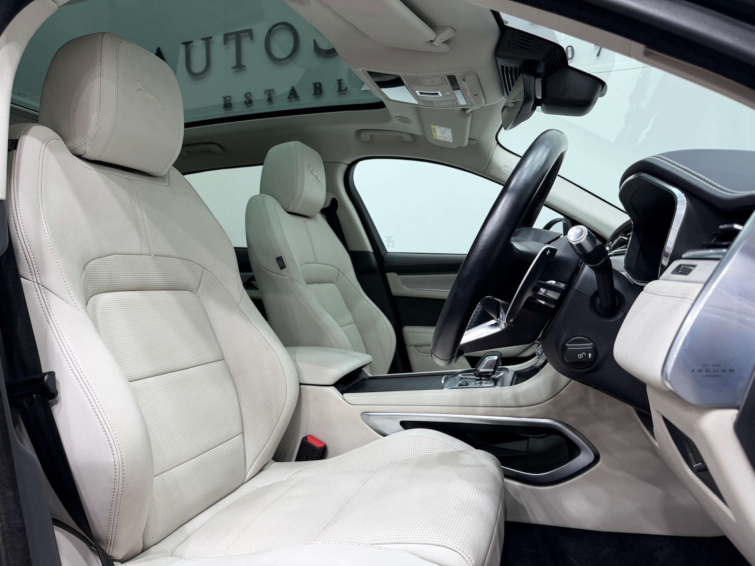 Used Jaguar F-Pace 2022 for sale - 77833889: Photo 2