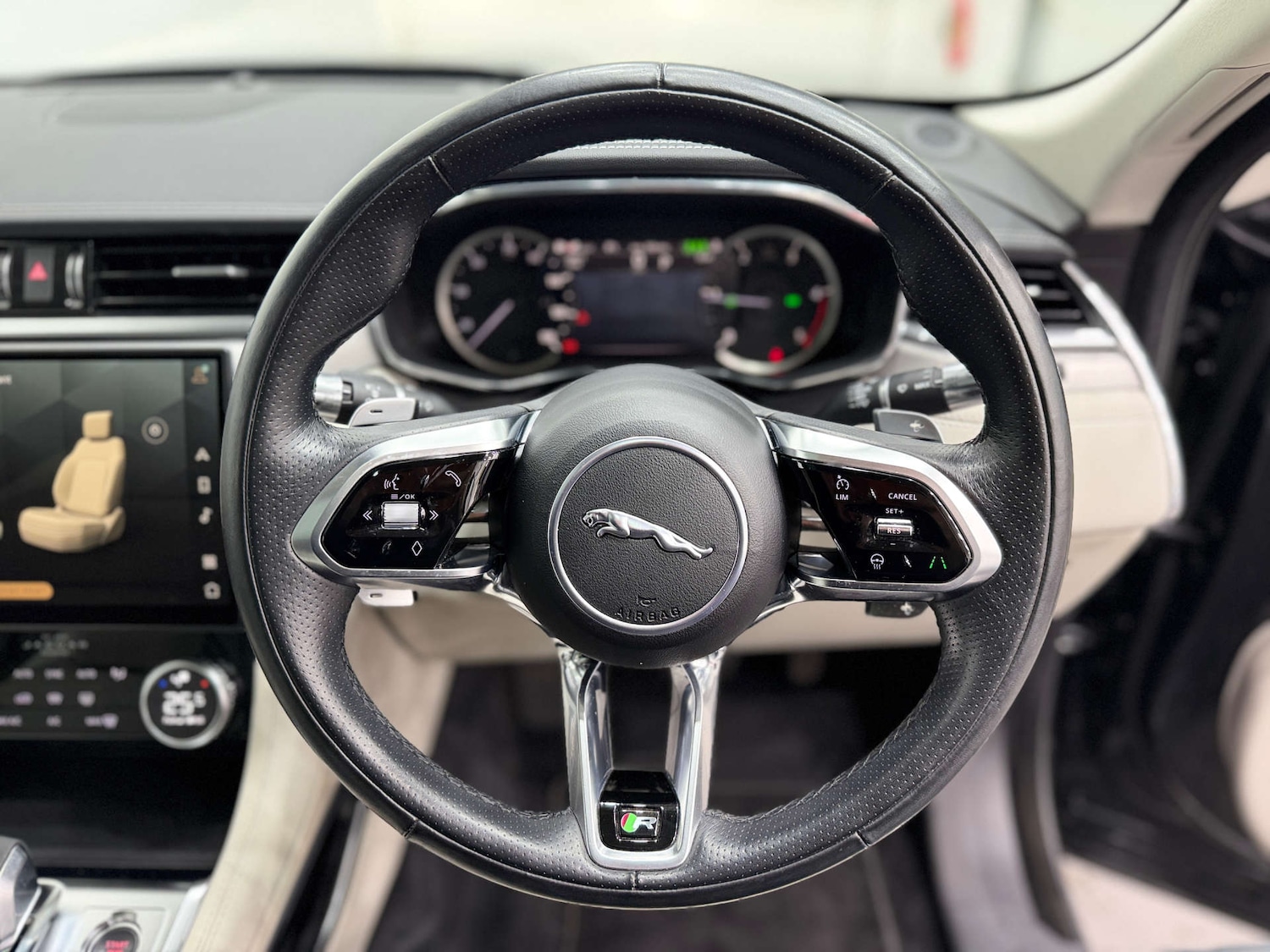 Used Jaguar F-Pace 2022 for sale - 77833889: Photo 24