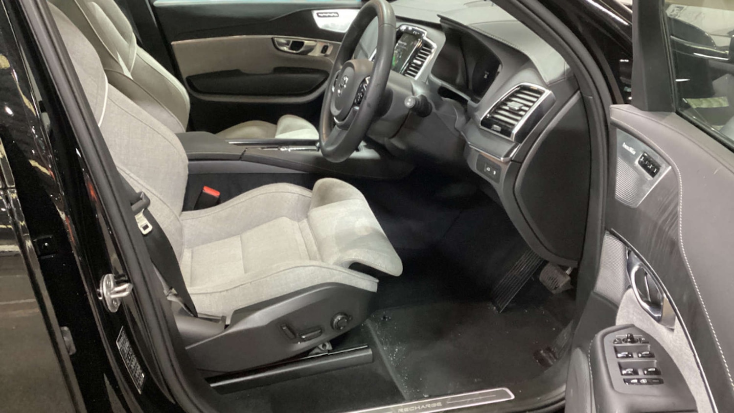 Used Volvo XC90 2022 for sale - 77211858: Photo 2