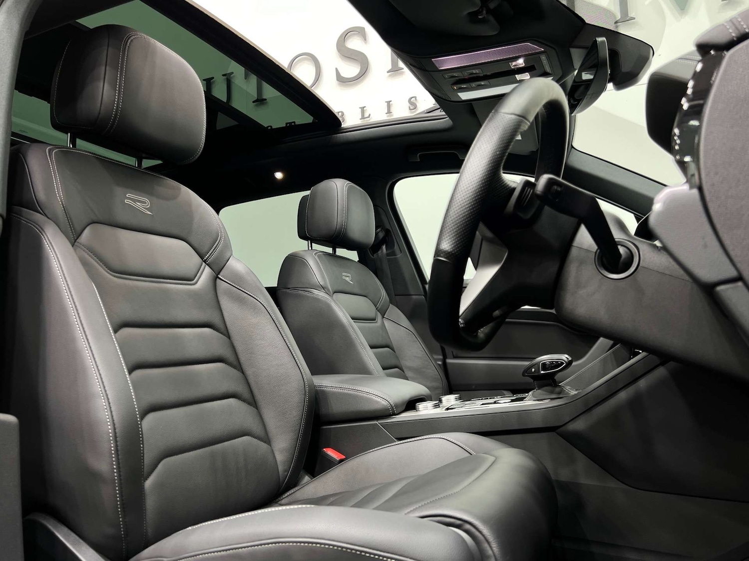 Used Volkswagen Touareg 2021 for sale - 76611758: Photo 2