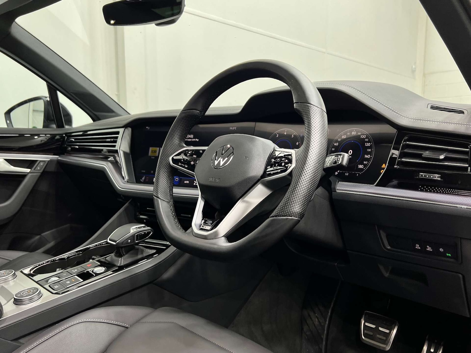 Used Volkswagen Touareg 2021 for sale - 76611758: Photo 33