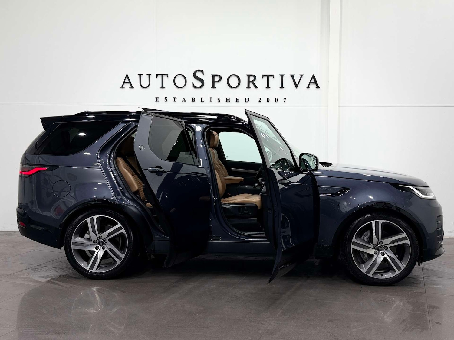 Used Land Rover Discovery 2023 for sale - 76724048: Photo 15