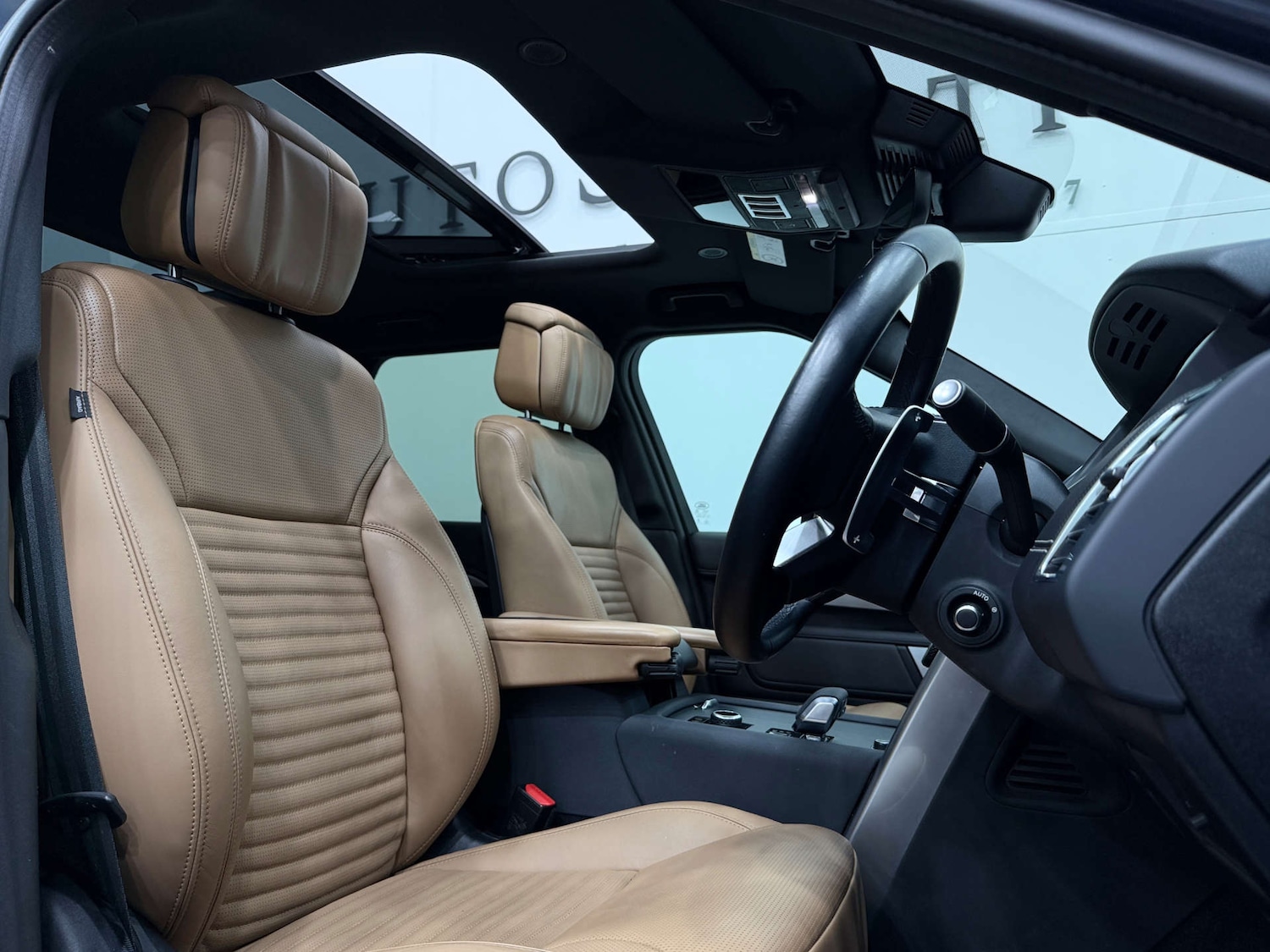 Used Land Rover Discovery 2023 for sale - 76724048: Photo 2