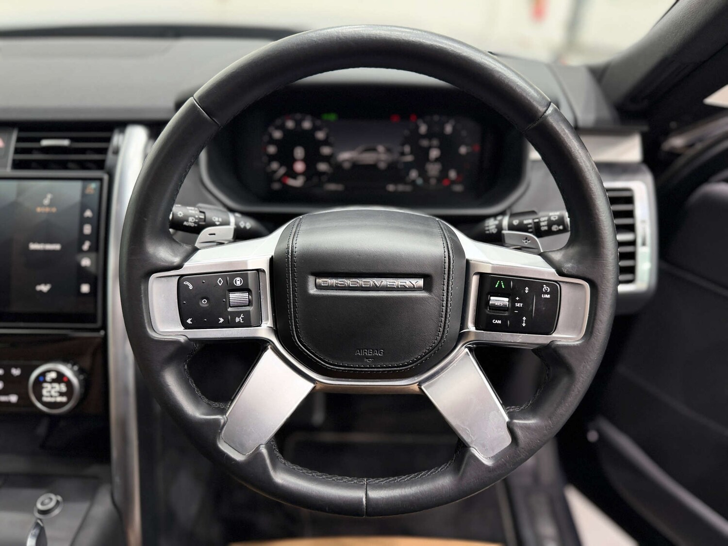 Used Land Rover Discovery 2023 for sale - 76724048: Photo 25