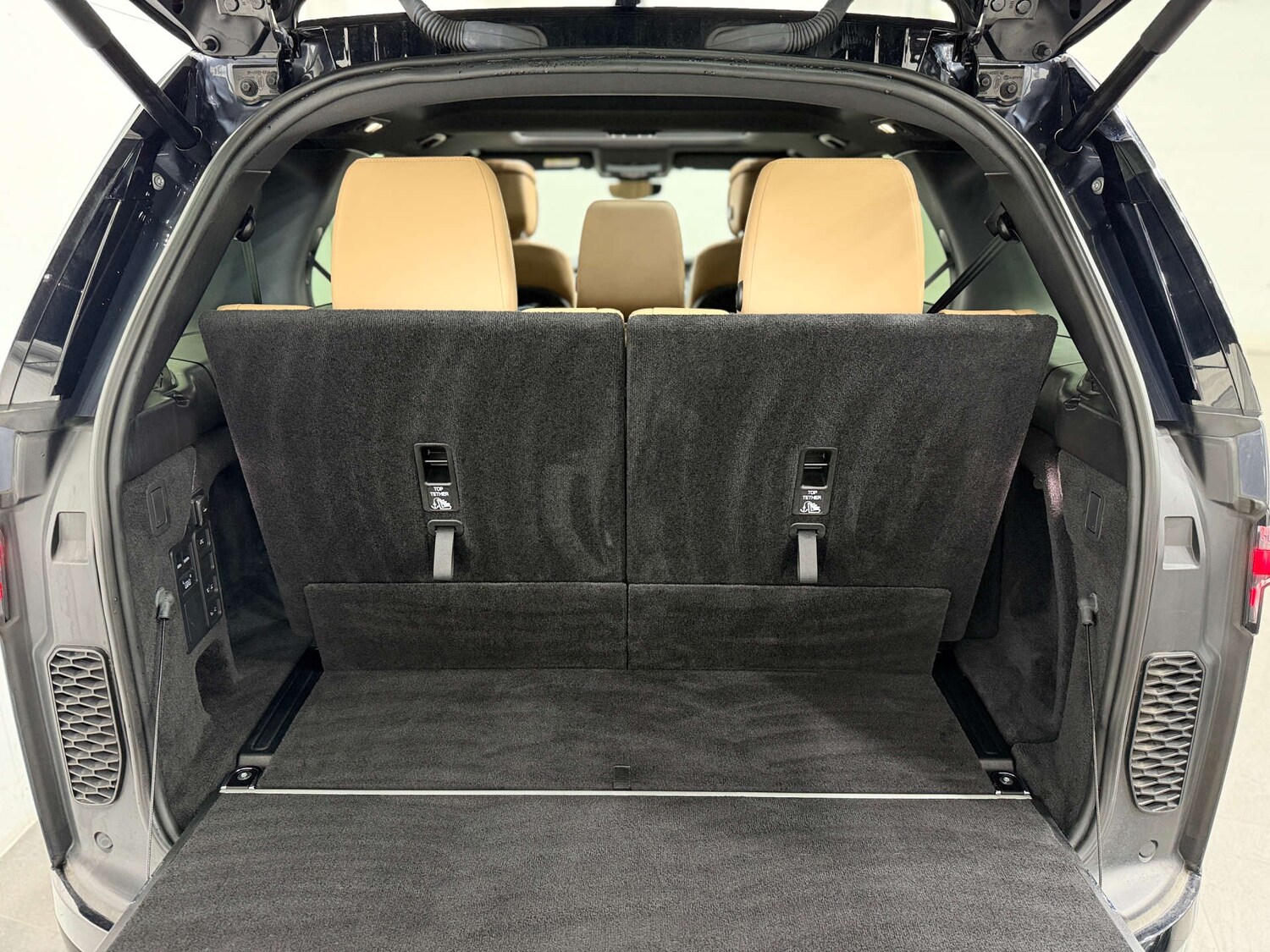 Used Land Rover Discovery 2023 for sale - 76724048: Photo 29