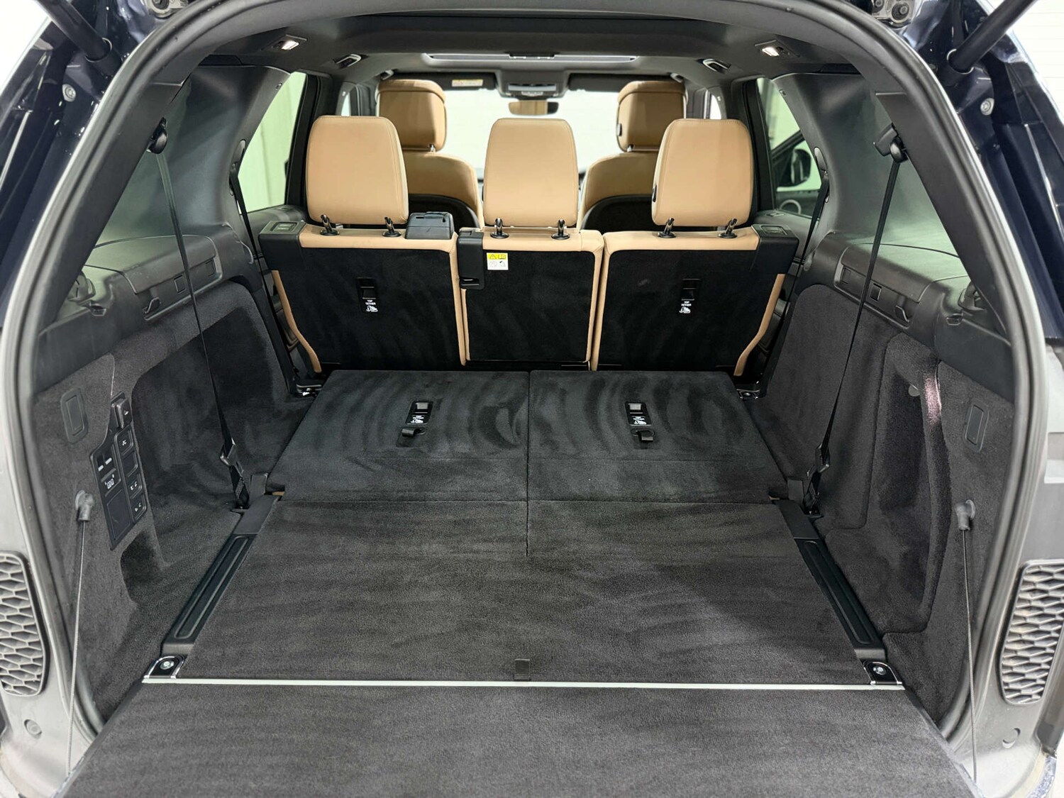 Used Land Rover Discovery 2023 for sale - 76724048: Photo 30