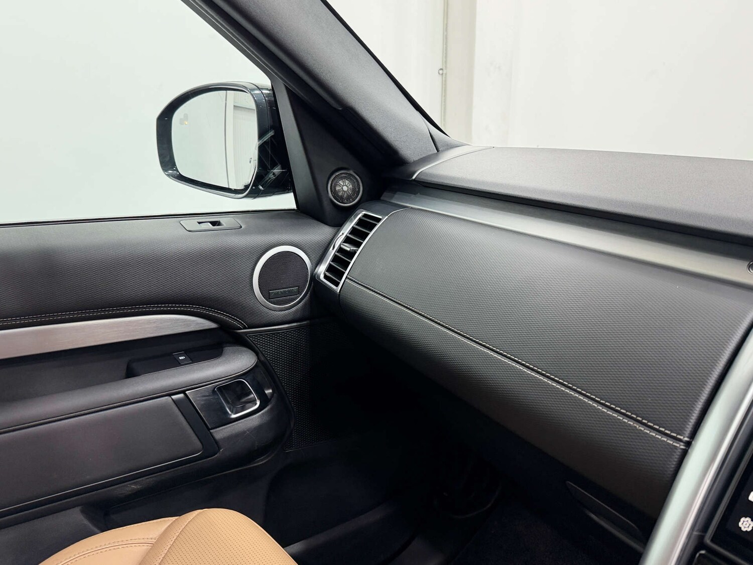 Used Land Rover Discovery 2023 for sale - 76724048: Photo 38