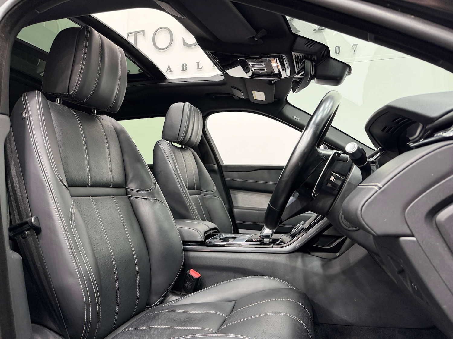 Used Land Rover Range Rover Velar 2022 for sale - 77469813: Photo 2