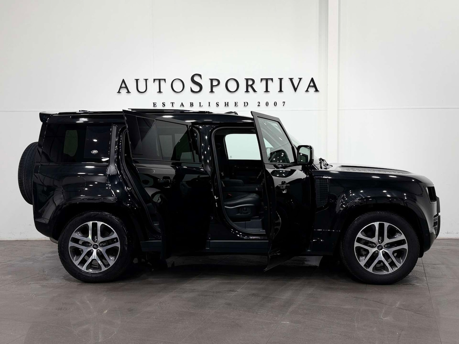 Used Land Rover Defender 2023 for sale - 77833949: Photo 16