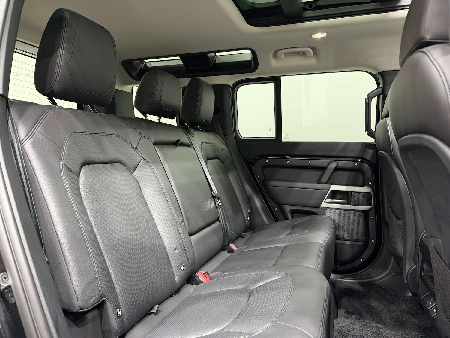 Used Land Rover Defender 2023 for sale - 77833949: Photo 17