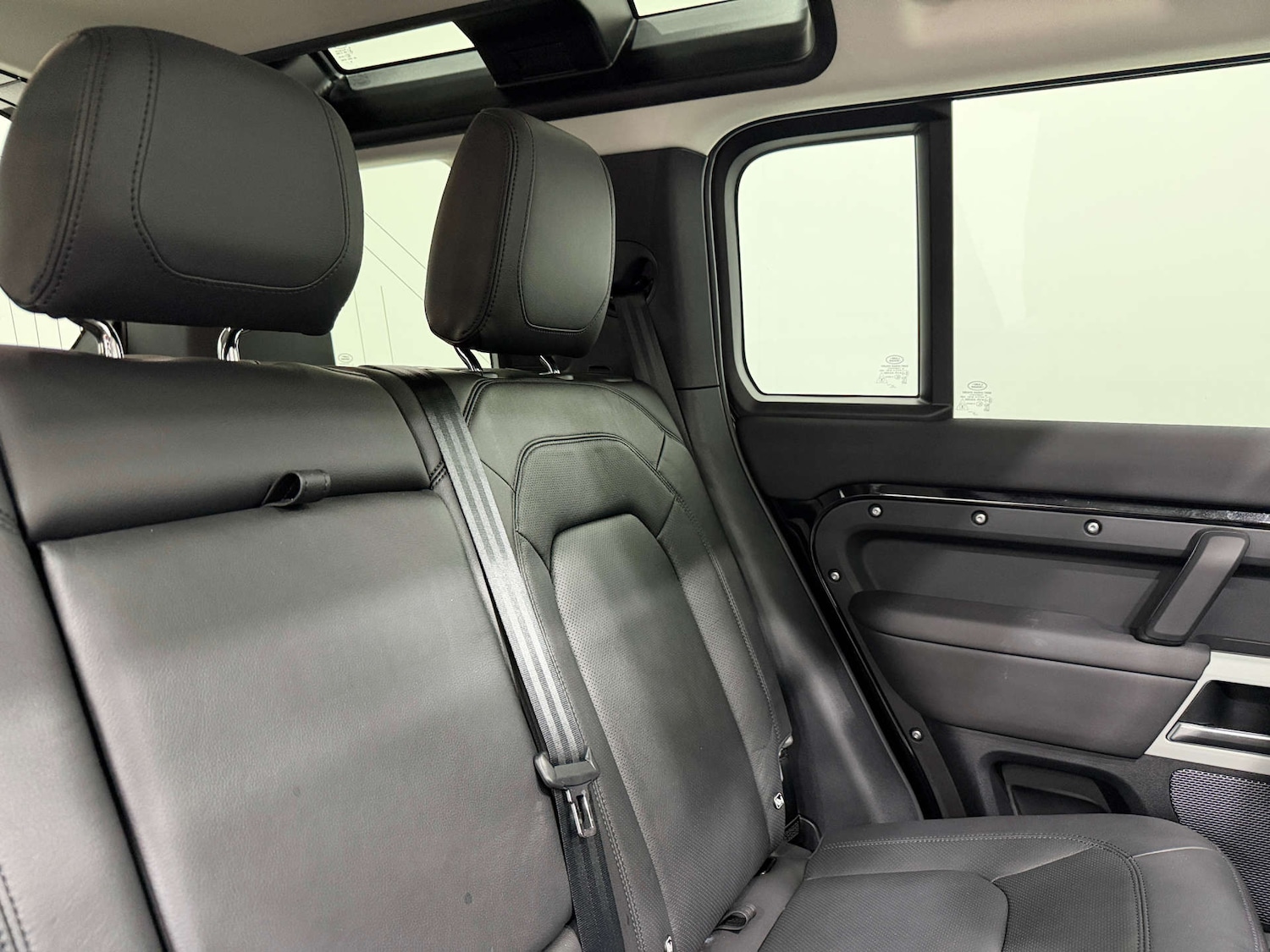 Used Land Rover Defender 2023 for sale - 77833949: Photo 18