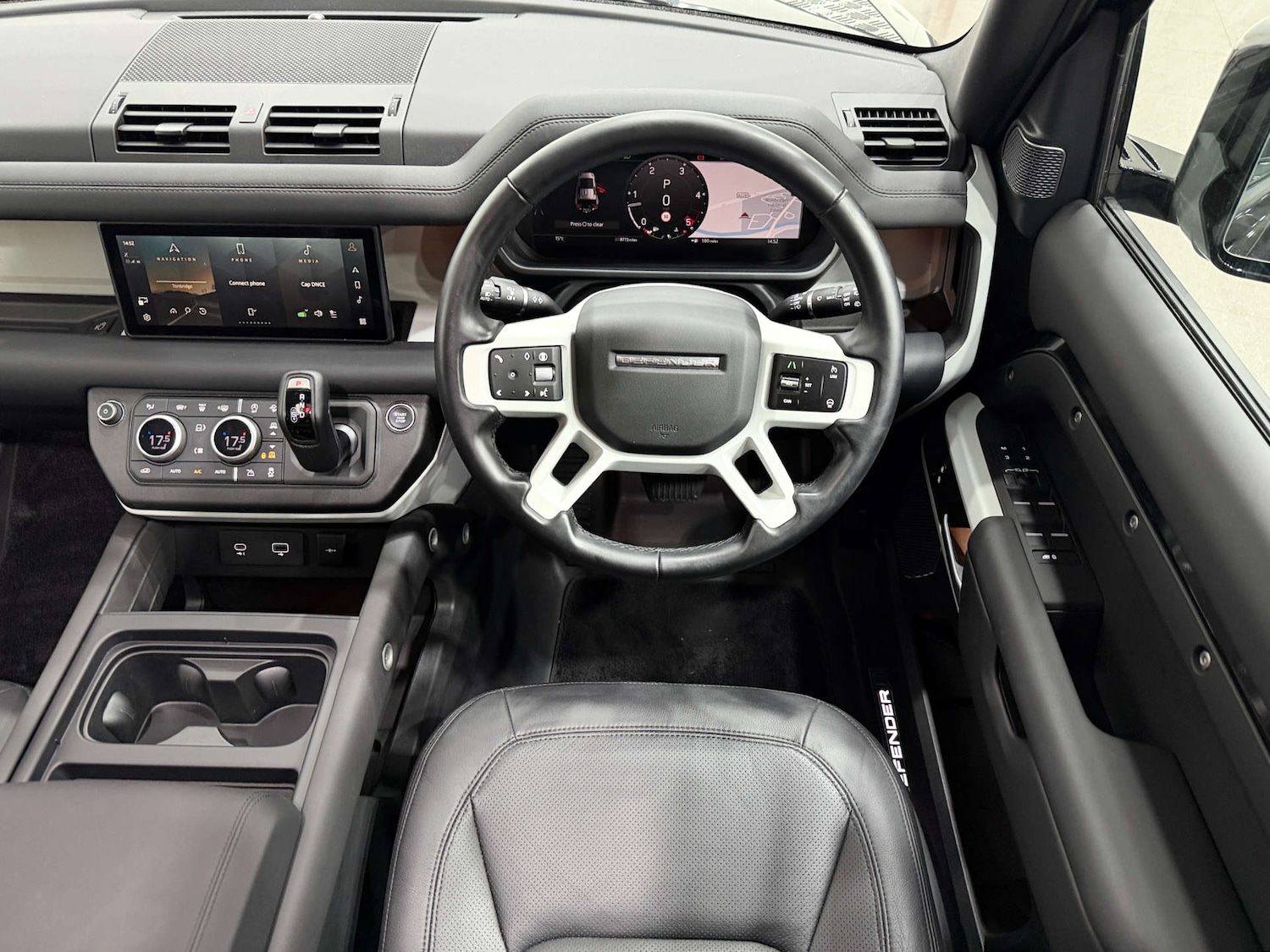 Used Land Rover Defender 2023 for sale - 77833949: Photo 23