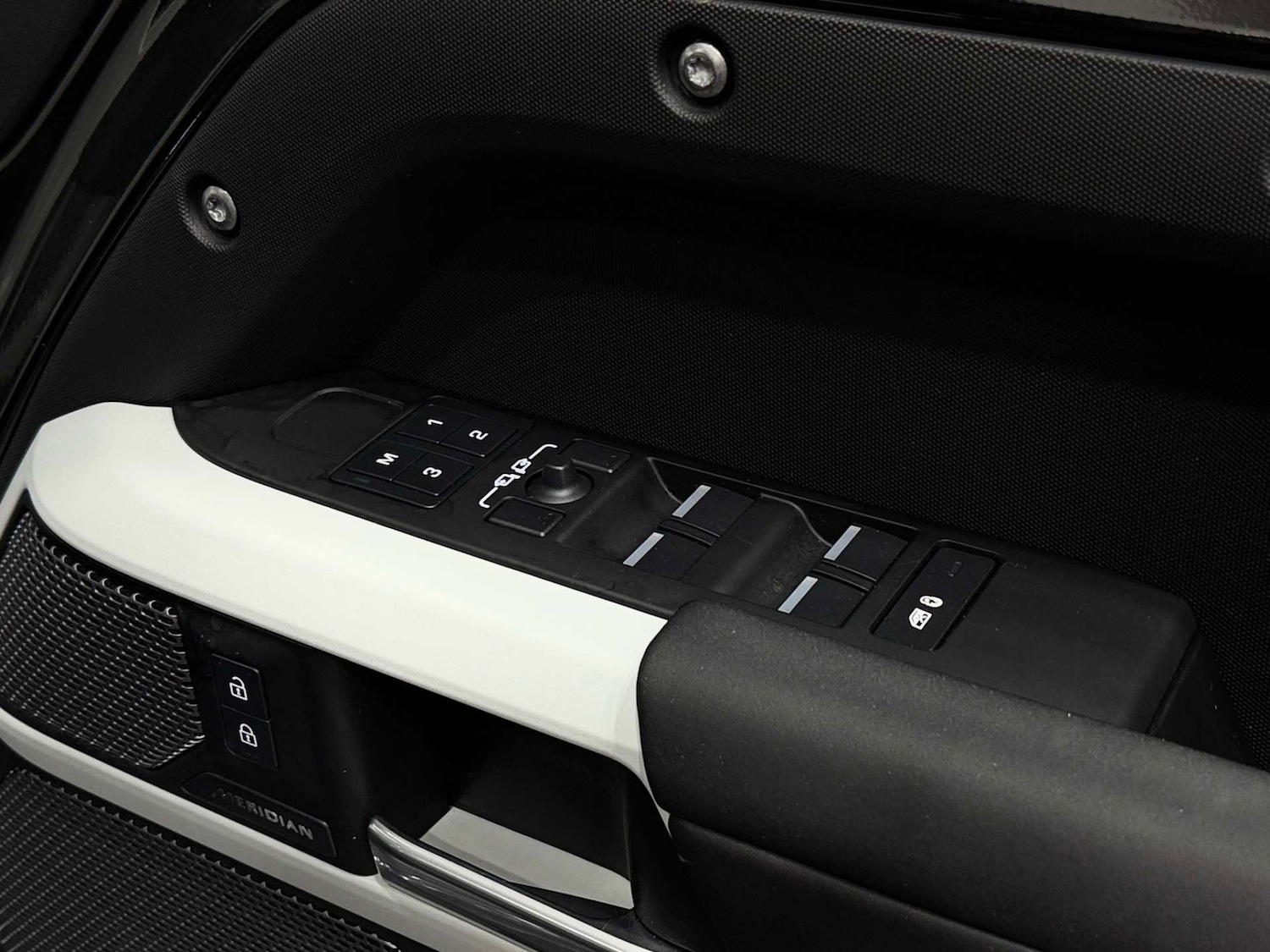 Used Land Rover Defender 2023 for sale - 77833949: Photo 32