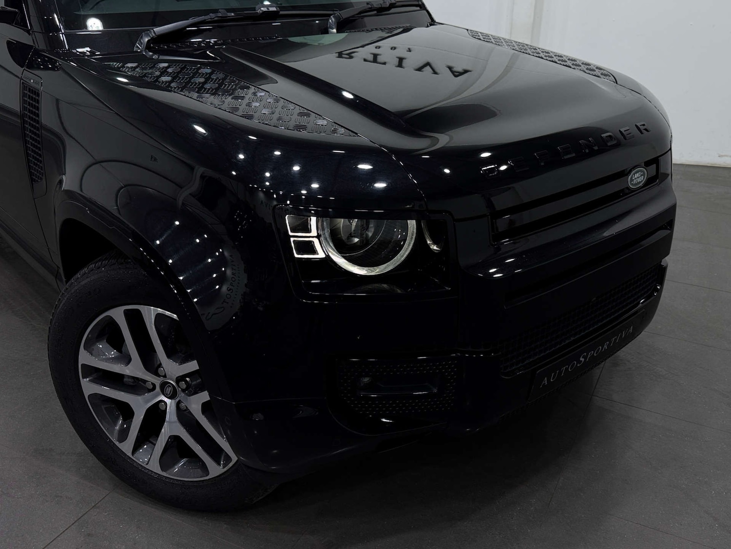 Used Land Rover Defender 2023 for sale - 77833949: Photo 54