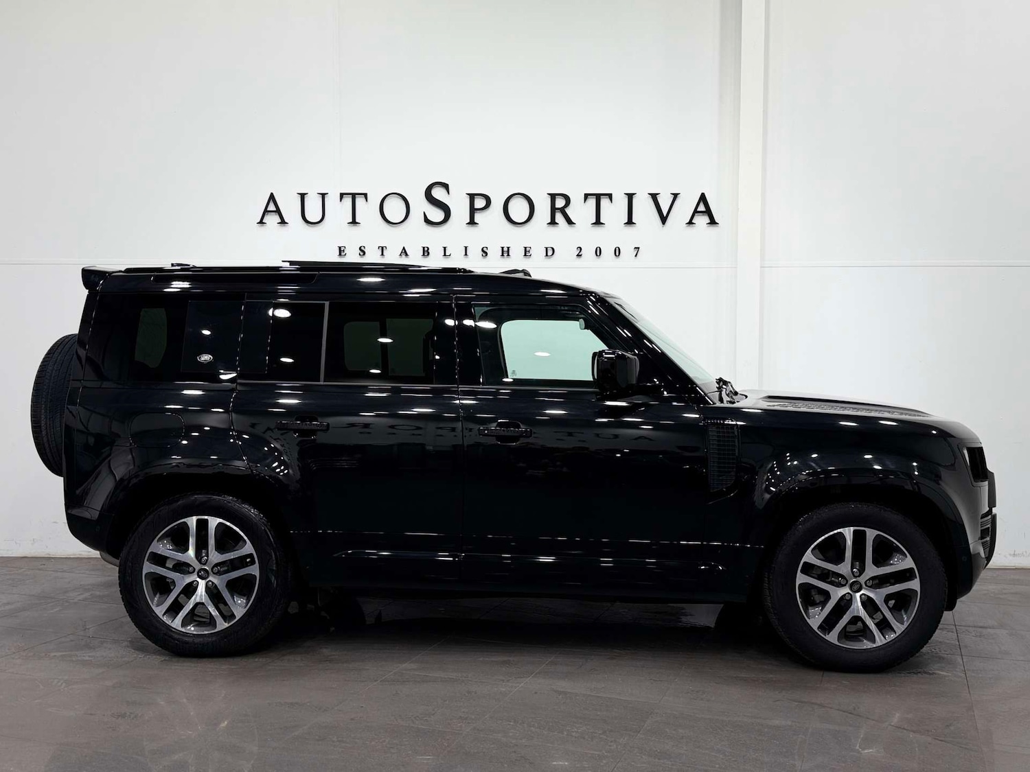 Used Land Rover Defender 2023 for sale - 77833949: Photo 7