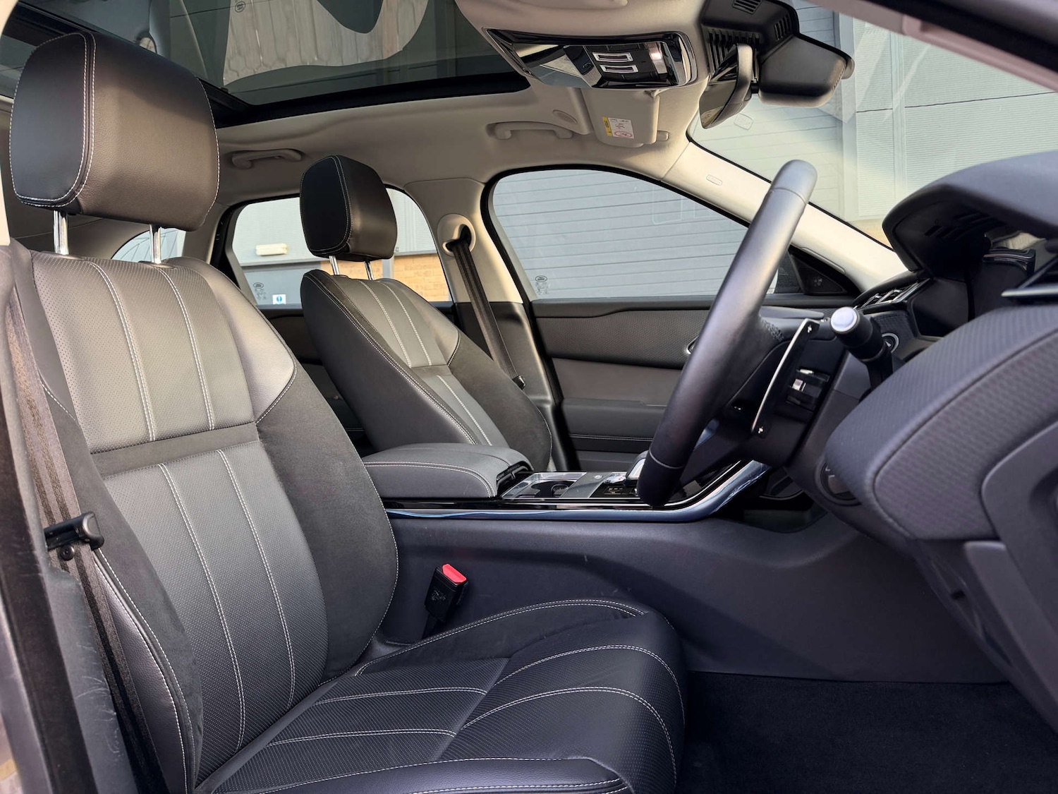 Used Land Rover Range Rover Velar 2023 for sale - 77967956: Photo 2