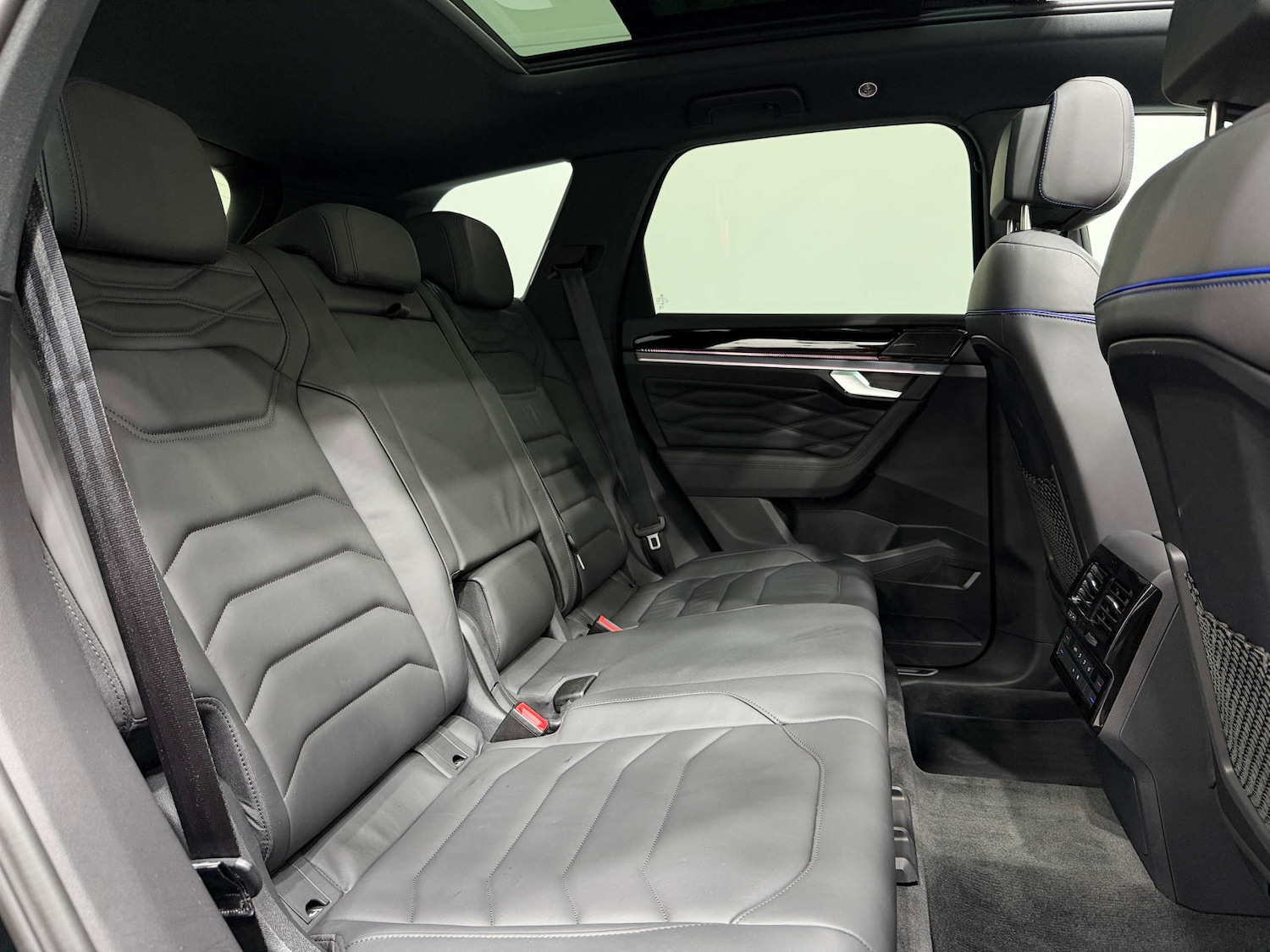 Used Volkswagen Touareg 2024 for sale - 76625876: Photo 16