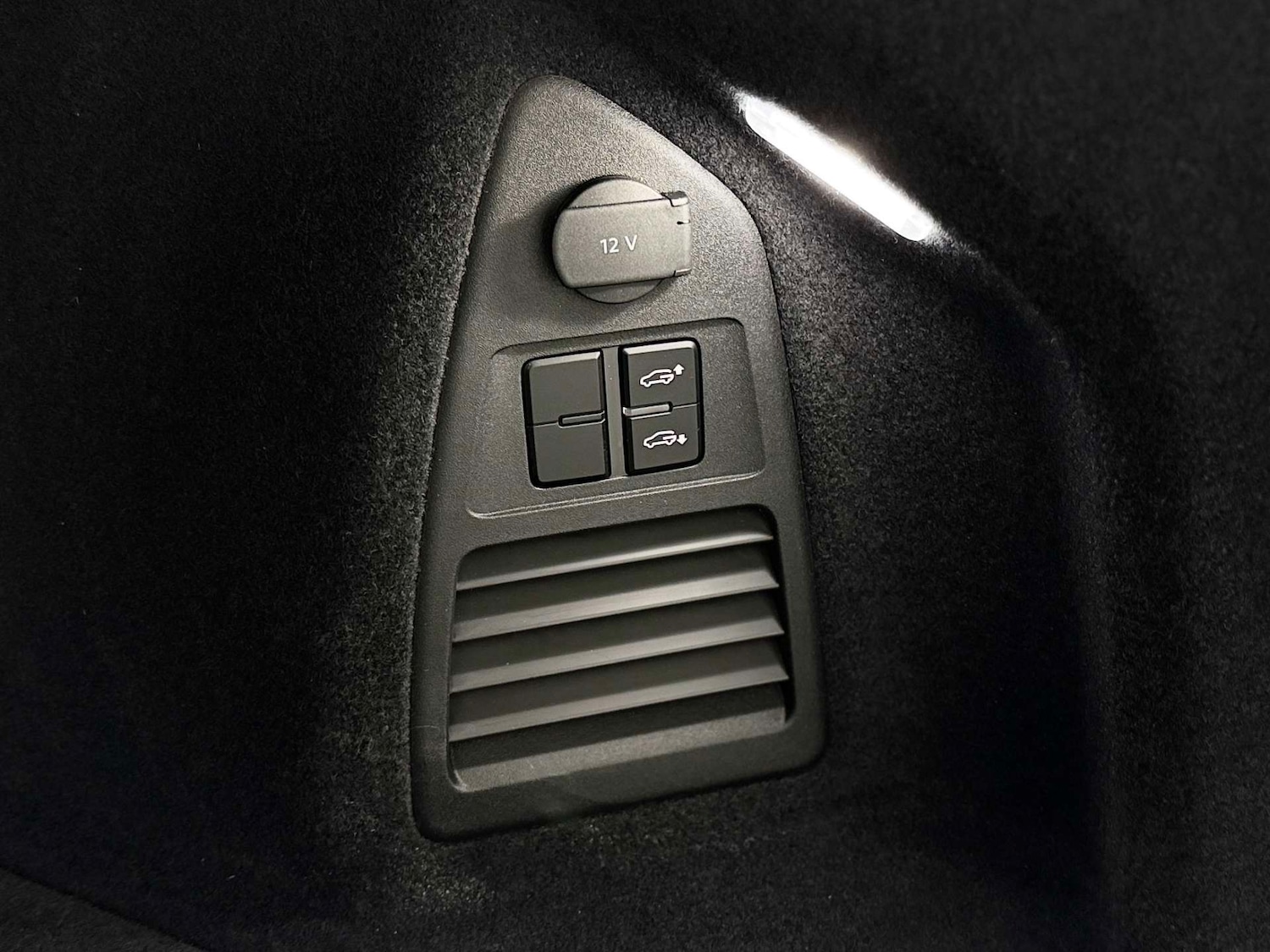 Used Volkswagen Touareg 2024 for sale - 76625876: Photo 31