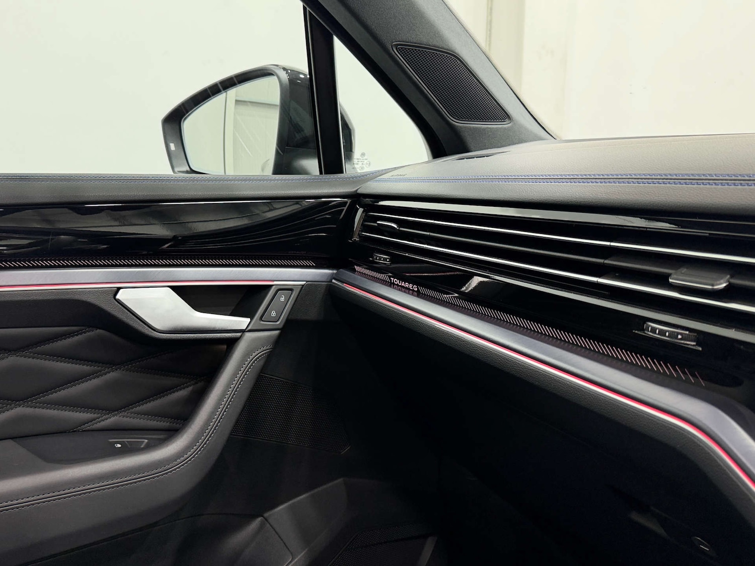 Used Volkswagen Touareg 2024 for sale - 76625876: Photo 36