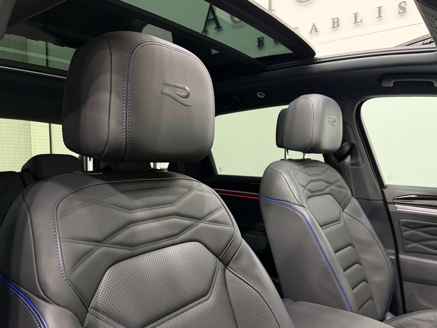 Used Volkswagen Touareg 2024 for sale - 76625876: Photo 42