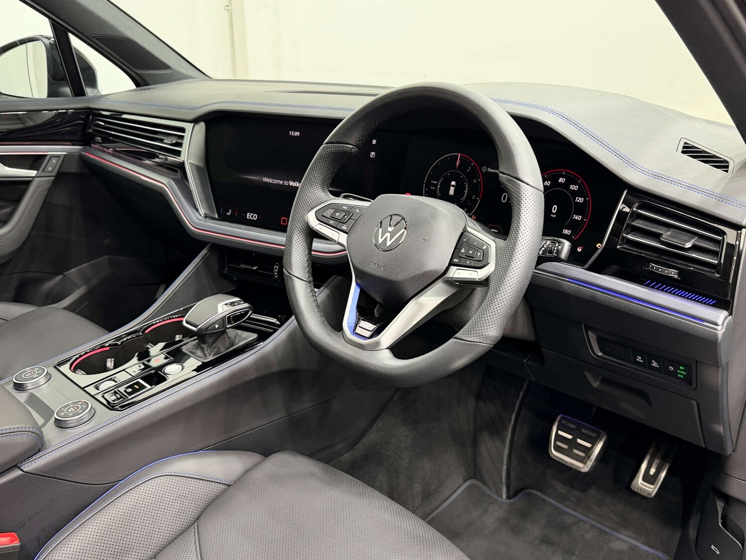 Used Volkswagen Touareg 2024 for sale - 76625876: Photo 44