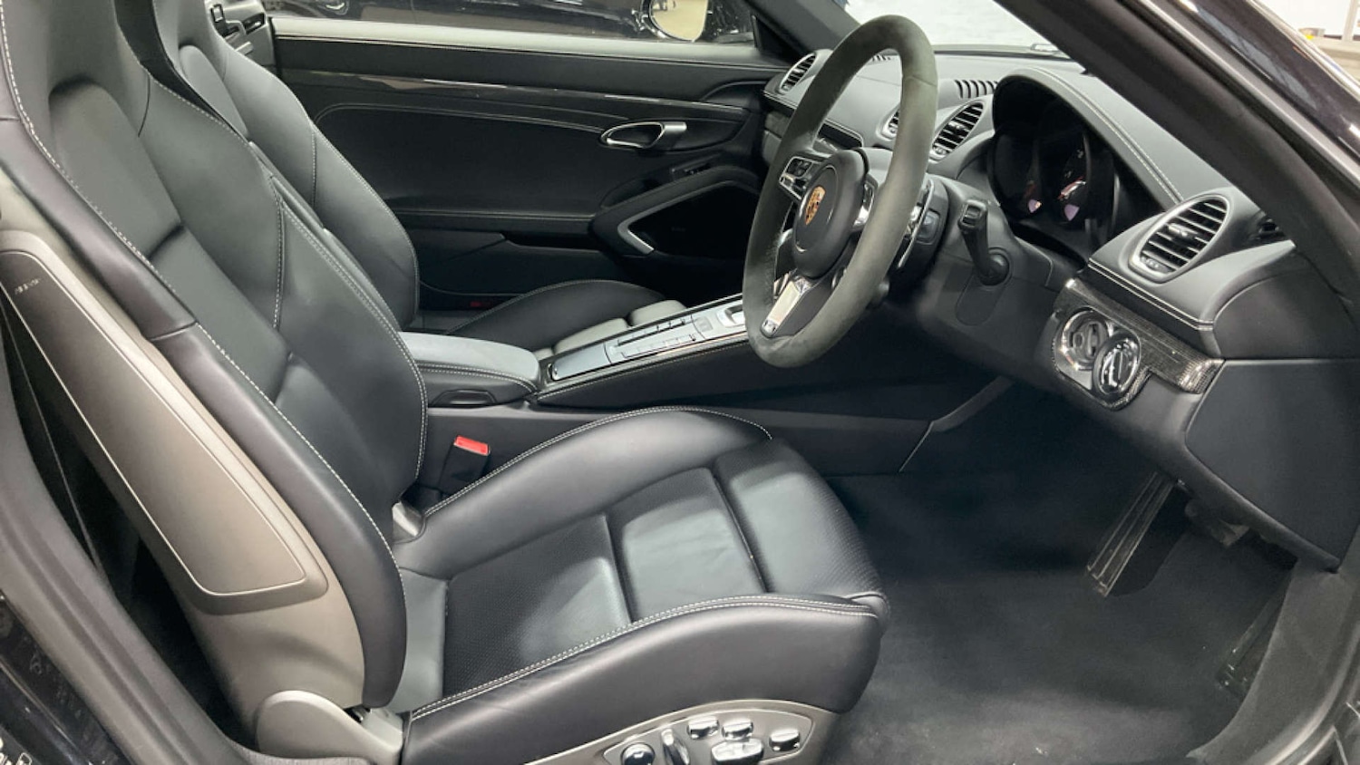 Used Porsche Cayman 2023 for sale - 76830069: Photo 2