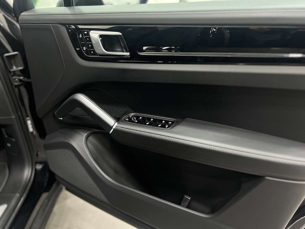 Used Porsche Cayenne 2020 for sale - 76277610: Photo 37