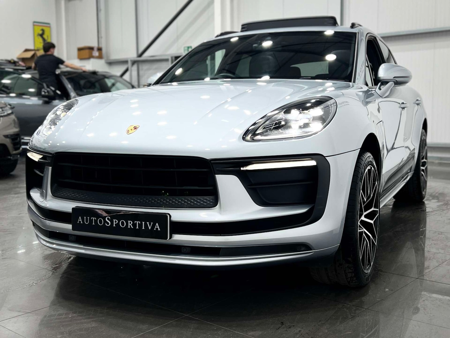 Used Porsche Macan 2021 for sale - 76277560: Photo 11
