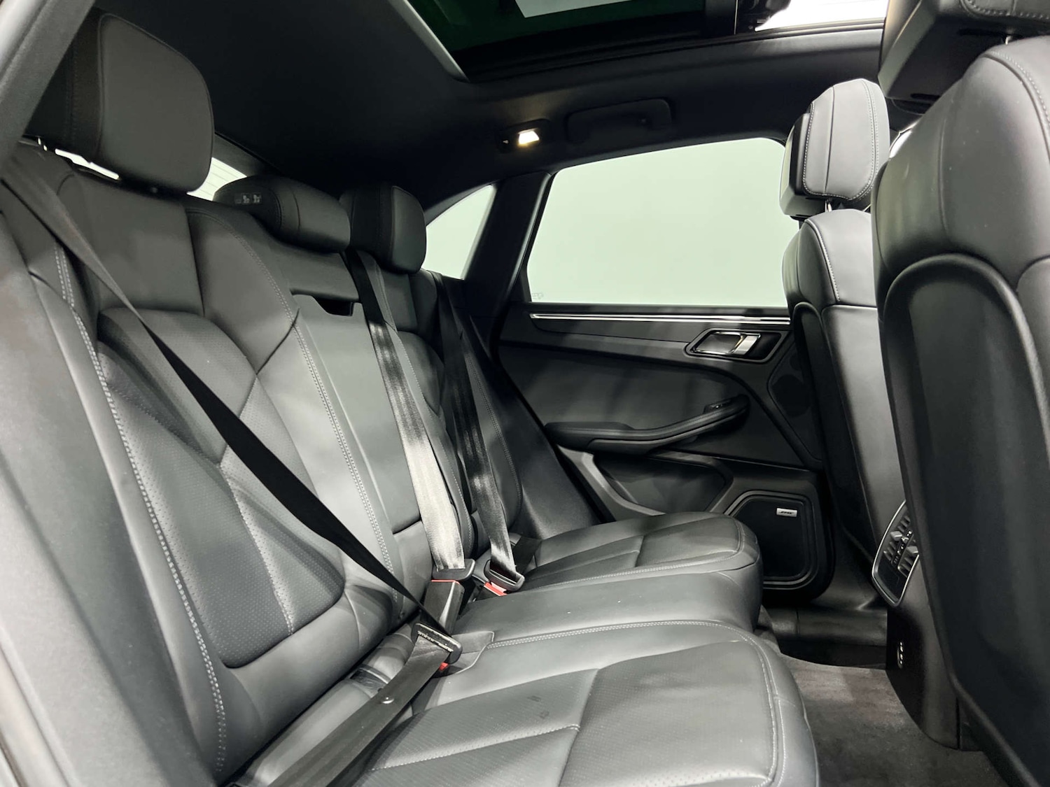 Used Porsche Macan 2021 for sale - 76277560: Photo 18