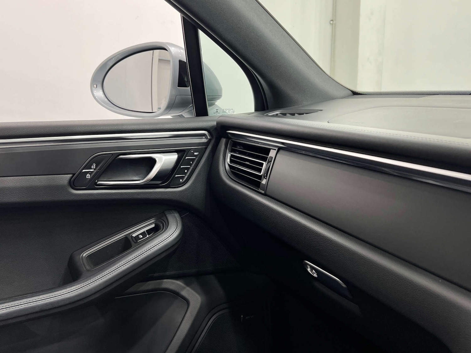 Used Porsche Macan 2021 for sale - 76277560: Photo 37
