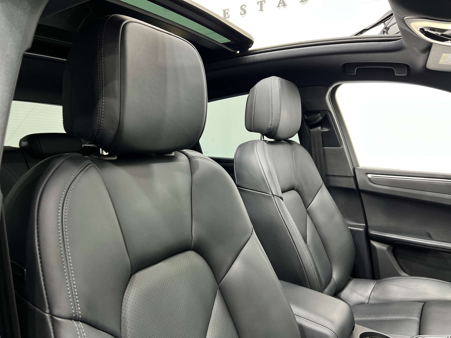 Used Porsche Macan 2021 for sale - 76277560: Photo 44