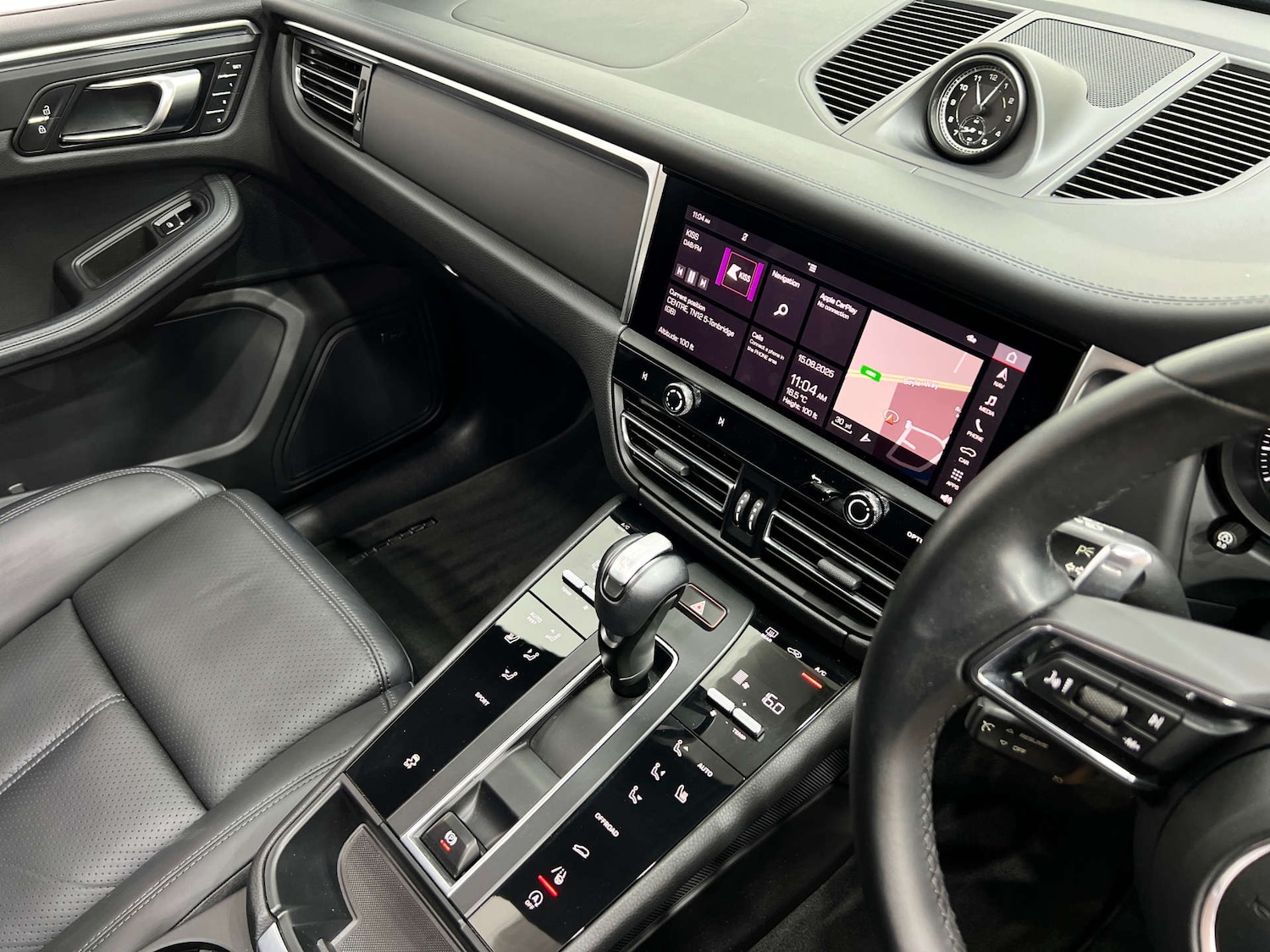 Used Porsche Macan 2021 for sale - 76277560: Photo 45