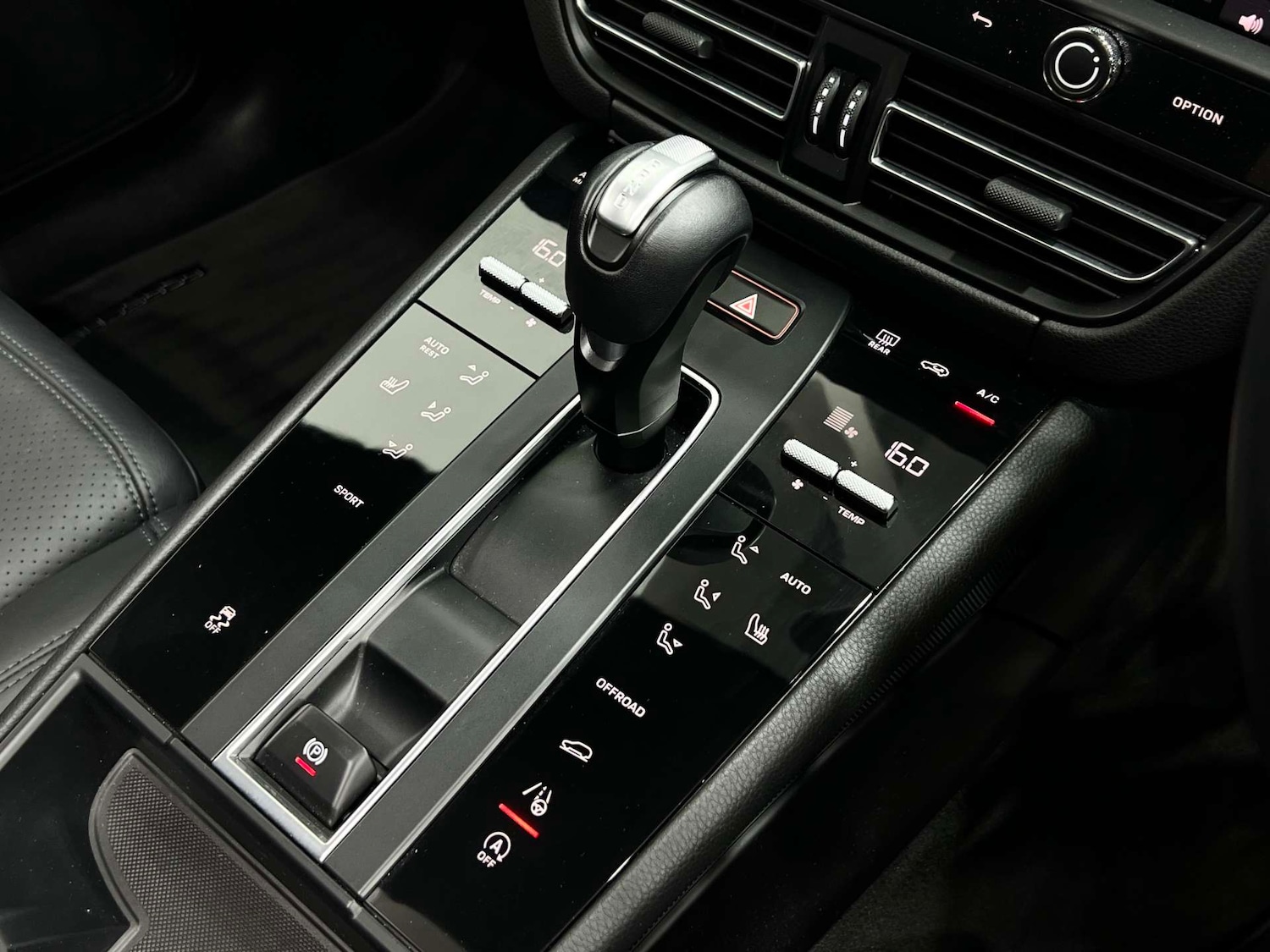 Used Porsche Macan 2021 for sale - 76277560: Photo 50
