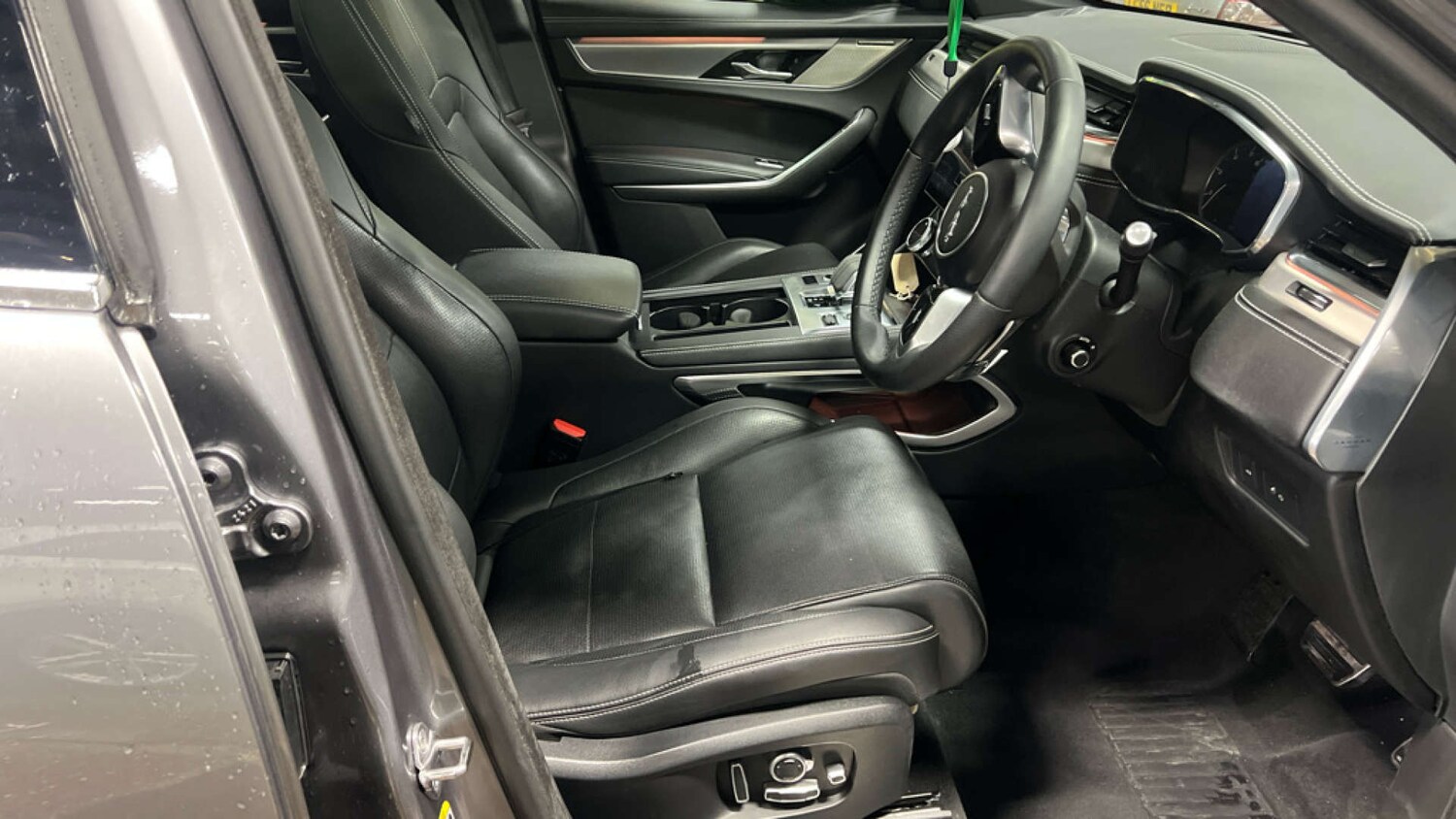 Used Jaguar F-Pace 2022 for sale - 76739852: Photo 2