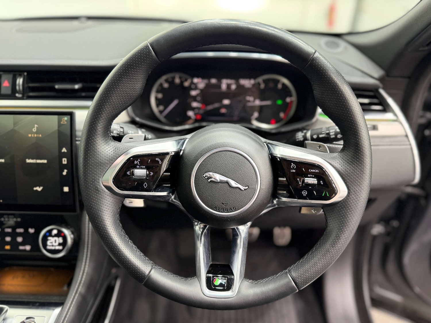 Used Jaguar F-Pace 2022 for sale - 76739852: Photo 24