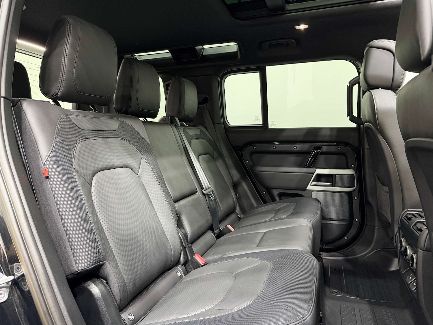 Used Land Rover Defender 2023 for sale - 77998523: Photo 17