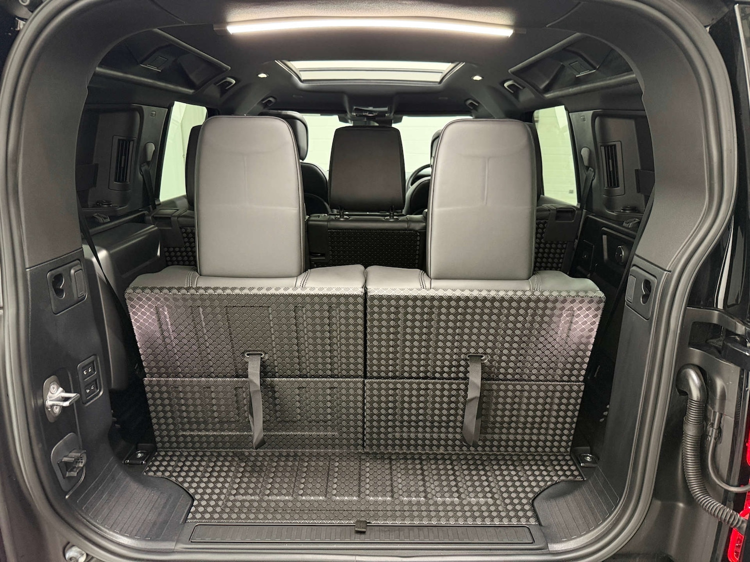 Used Land Rover Defender 2023 for sale - 77998523: Photo 29