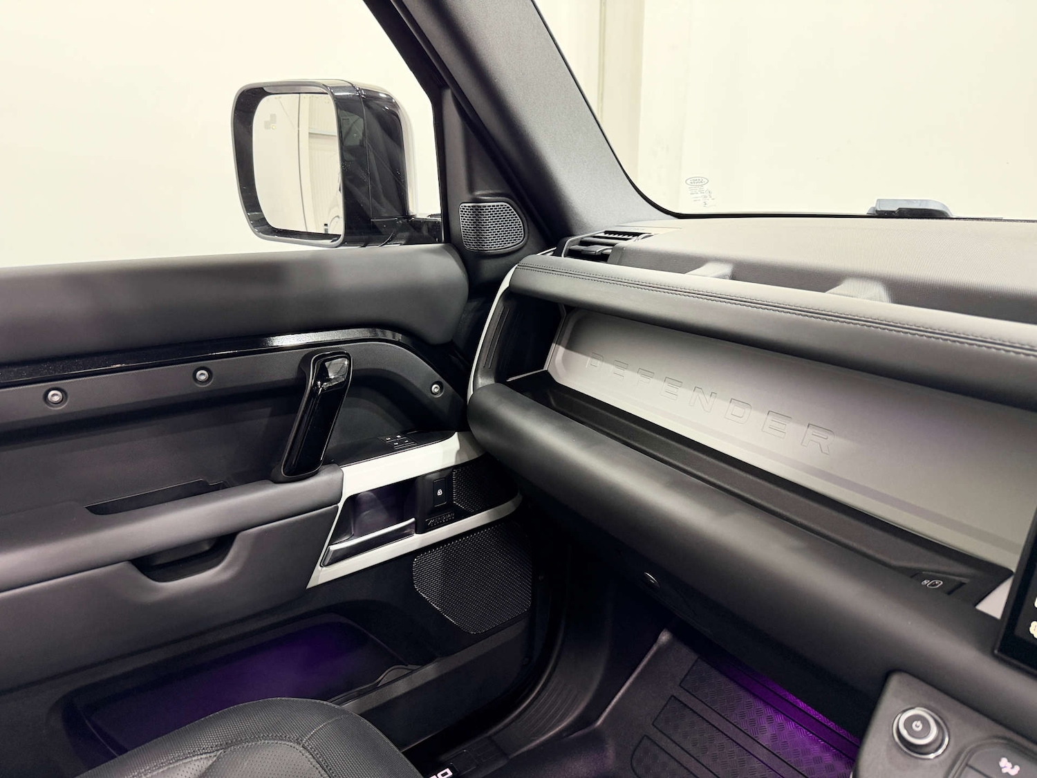 Used Land Rover Defender 2023 for sale - 77998523: Photo 43