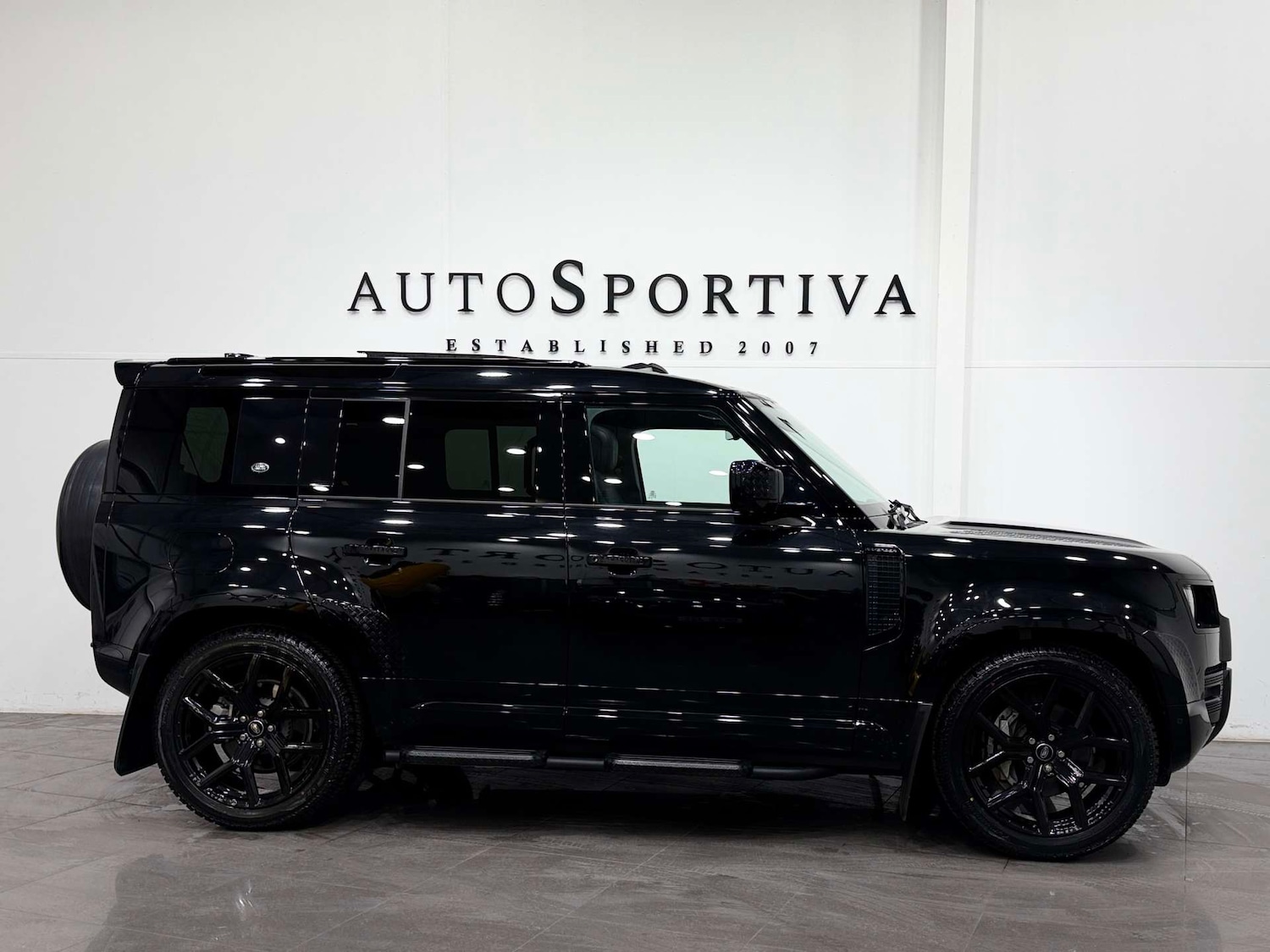 Used Land Rover Defender 2023 for sale - 77998523: Photo 7