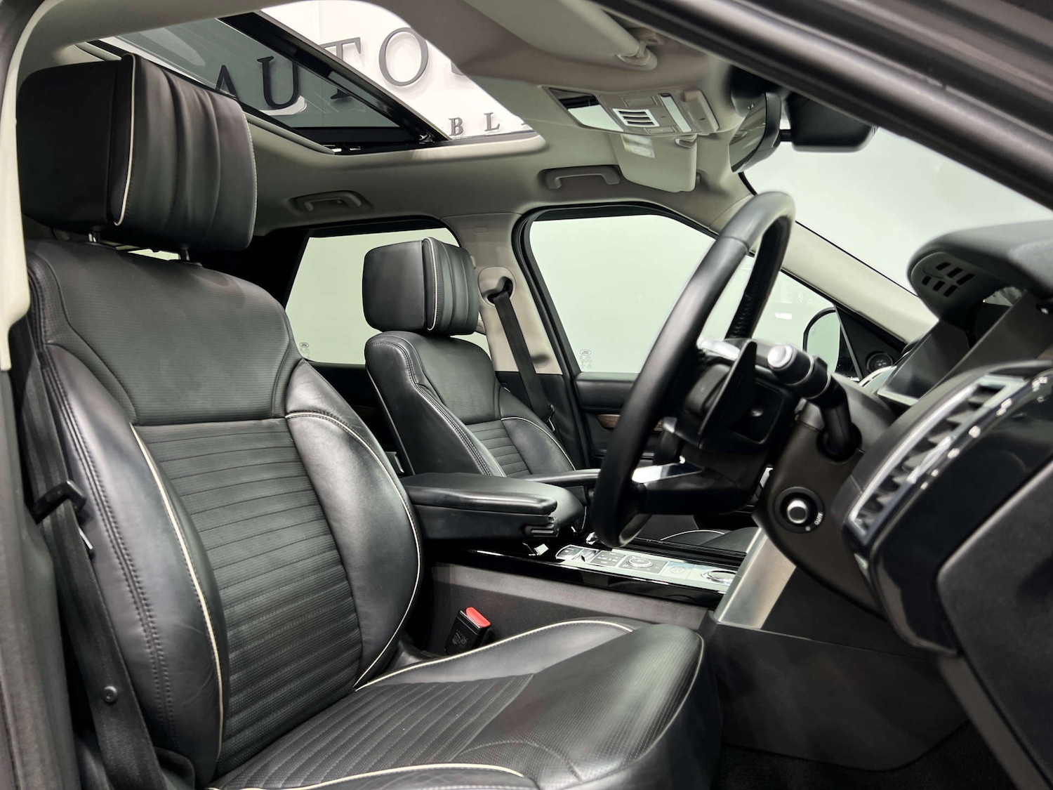 Used Land Rover Discovery 2018 for sale - 76343762: Photo 2
