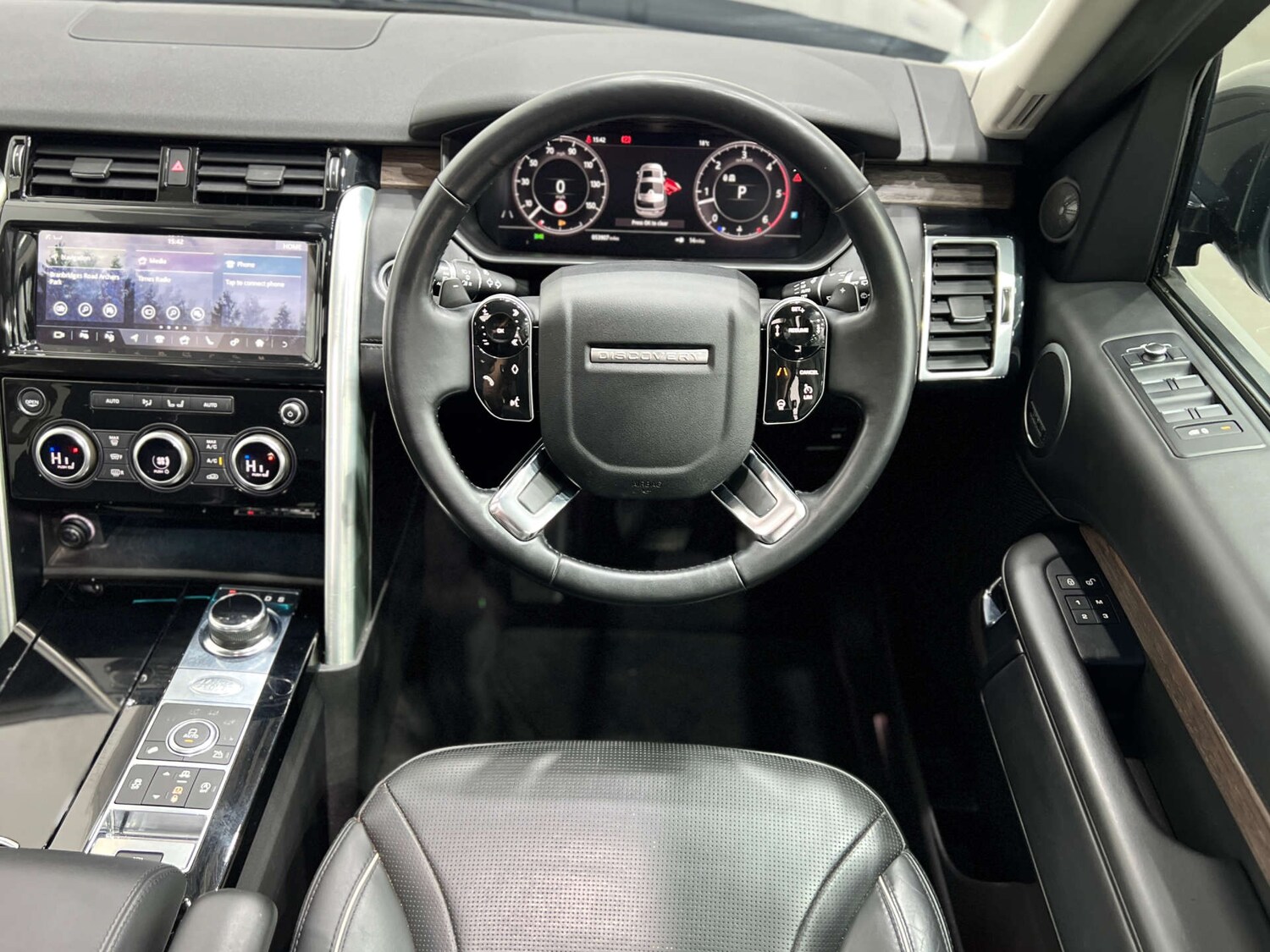 Used Land Rover Discovery 2018 for sale - 76343762: Photo 51