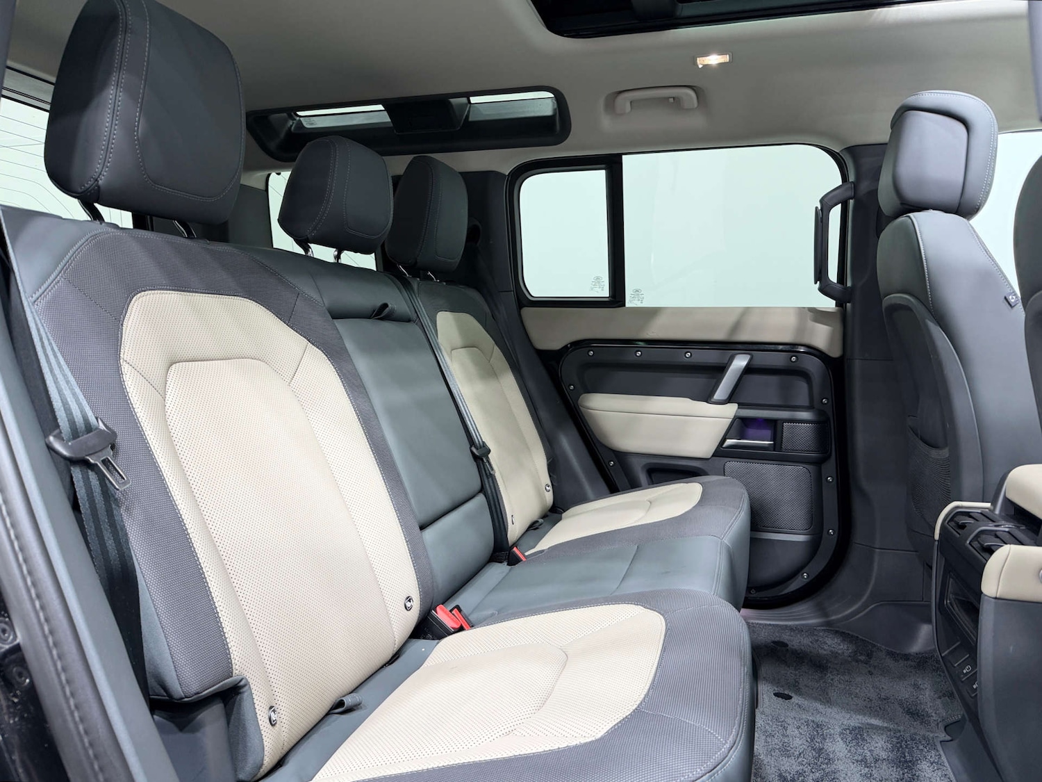 Used Land Rover Defender 2024 for sale - 77833925: Photo 16