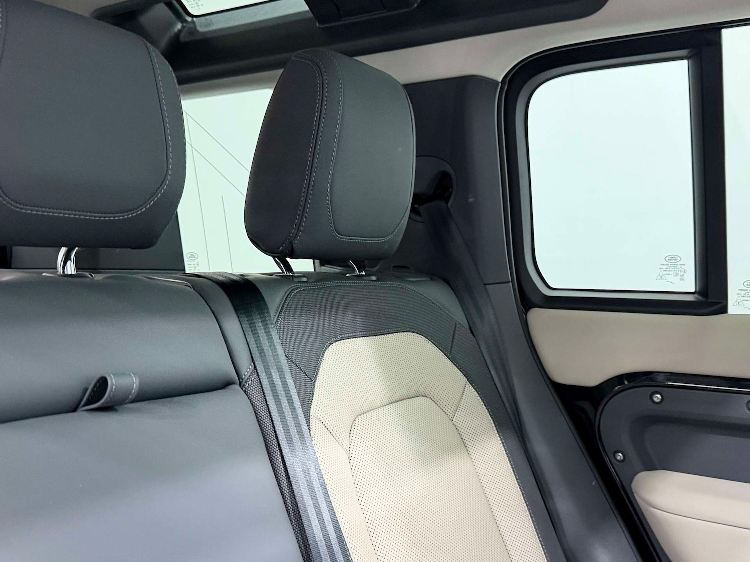 Used Land Rover Defender 2024 for sale - 77833925: Photo 17