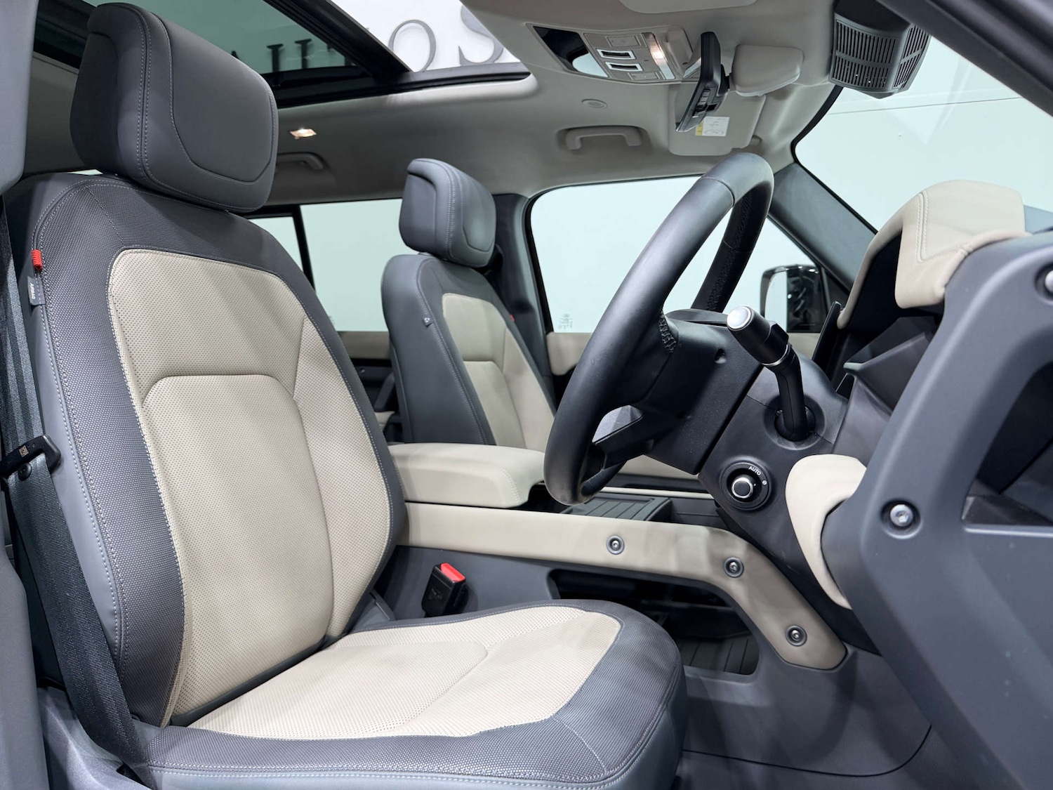 Used Land Rover Defender 2024 for sale - 77833925: Photo 2