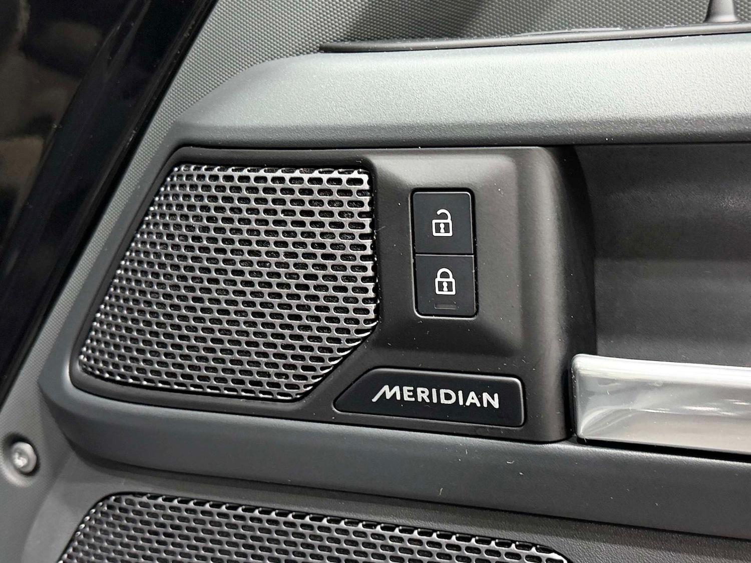 Used Land Rover Defender 2024 for sale - 77833925: Photo 37