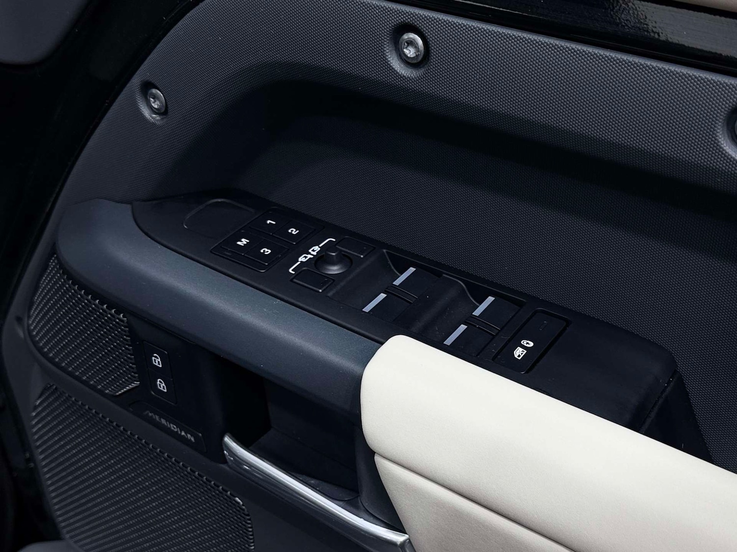 Used Land Rover Defender 2024 for sale - 77833925: Photo 38