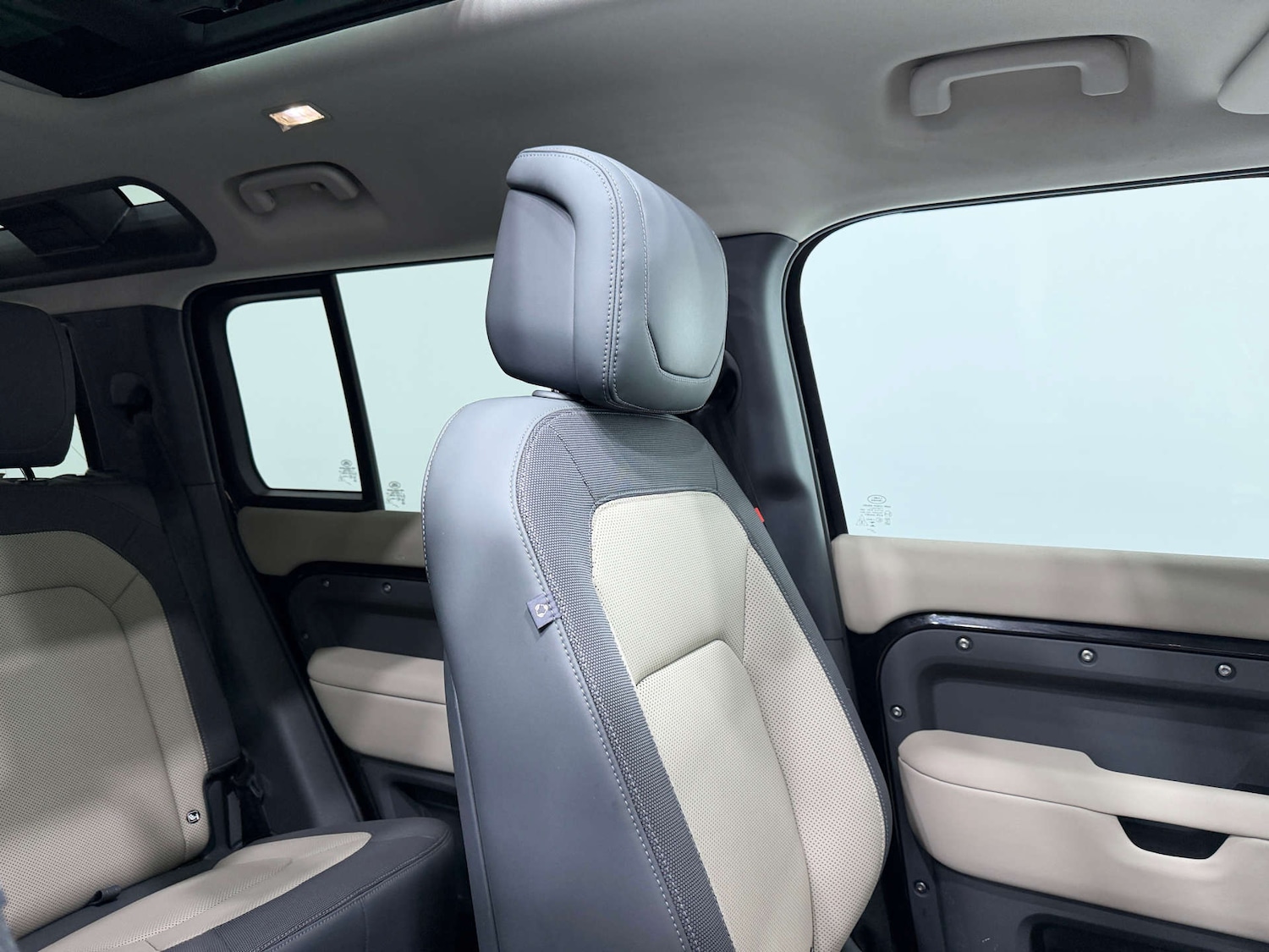 Used Land Rover Defender 2024 for sale - 77833925: Photo 40